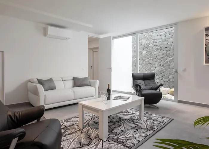 Deluxe 1&2 - Casangular By Upper